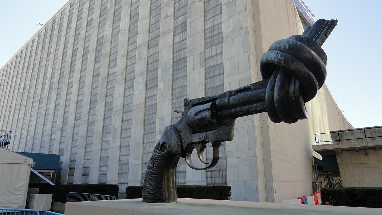 UN the knotted gun